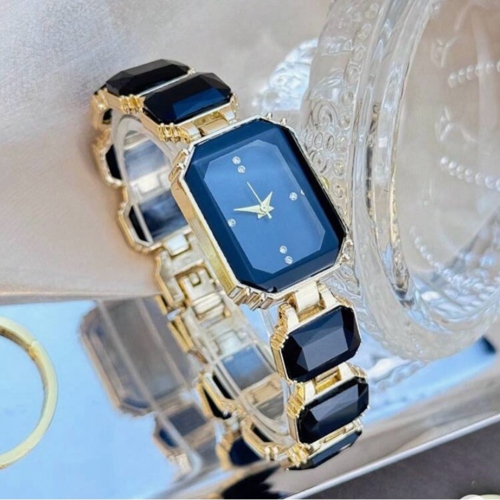 Elegant Gold and Black Women's Crystal Watch